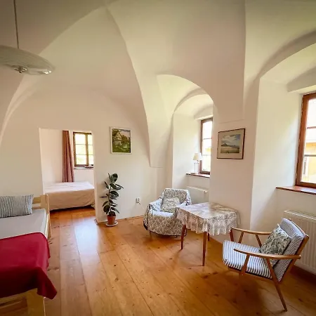 Borec, Apartman